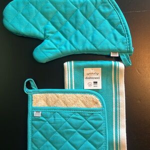 “Bali blue” cotton dishtowel, potholder & cotton oven mitt set-NWT/flaw in towel
